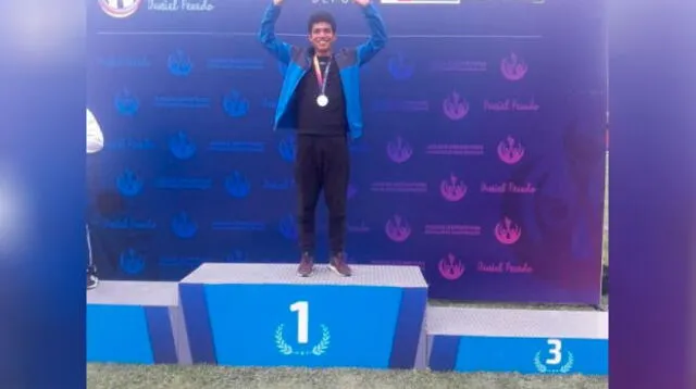 Santiago Varillas obtuvo   medalla de plata en 110 metros con vallas