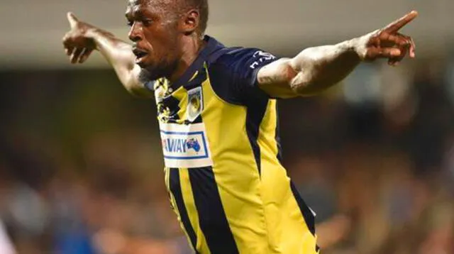 Usain Bolt anota sus dos primeros goles como futbolista en Australia