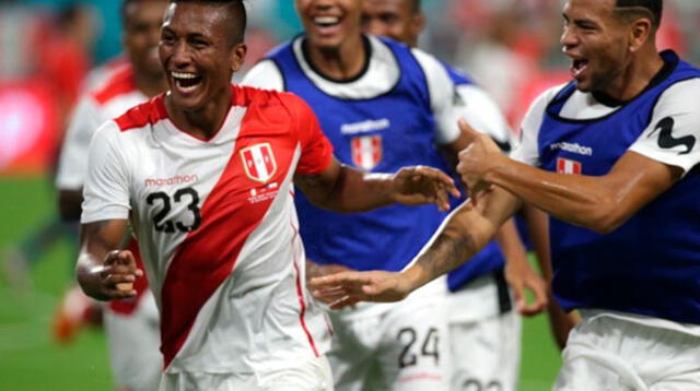 Selección peruana goleó a Chile por 3-0, por ello los protagonistas celebraron de esta manera en el vestuario