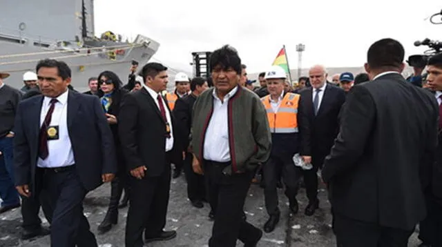Evo Morales llegó en medio de una comitiva de ministros