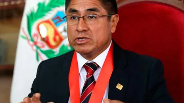 Defensa de César Hinostroza señala que su patrocinado se someterá a la justicia peruana