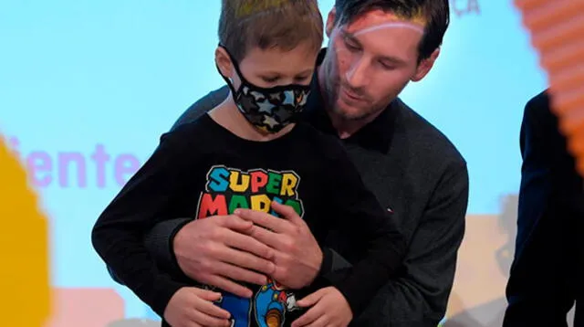 Lionel Messi se emocionó al ver a los niños con cáncer y quedó al borde del llanto