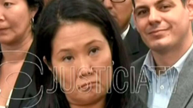 Keiko Fujimori muestra su fastidio durante la lectura de los chats de 'La Botica'