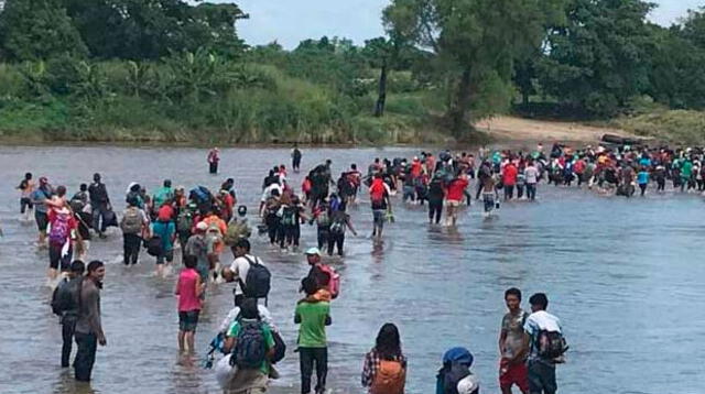 Nueva caravana de migrantes cruzo río a pie para llegar a México con rumba a Estados Unidos