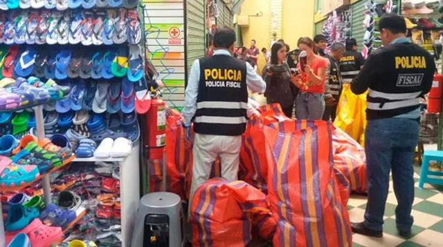 Policía Fiscal ingresó a galería donde se vendían zapatillas "bamba"