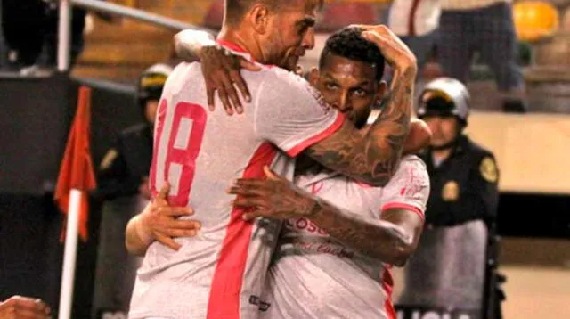 Alberto Quintero y Germán Denis le dieron el triunfo a Universitario ante Sporting Cristal