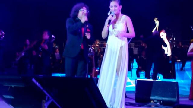 Daniela Darcourt se animó a cantar un sentido huayno a dúo con el líder de "Antología" Dilio Galindo