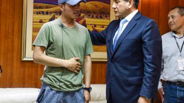 Ministro del Interior recibió a joven Renzo Carrasco que fue agredido por los policías de Los Olivos