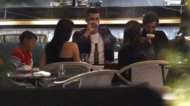 Cristiano fue captado en un lujoso restaurante de Londres