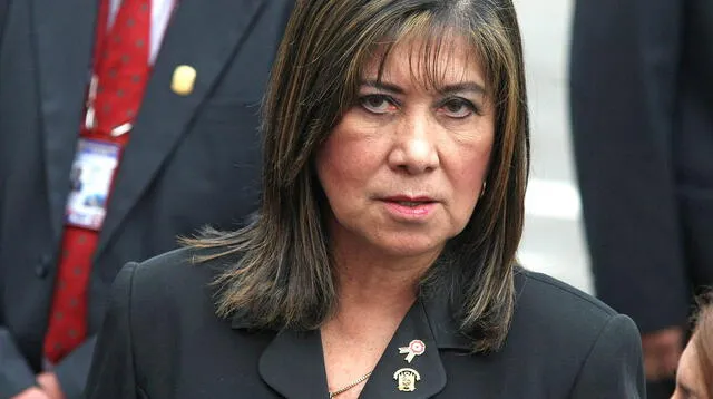 Martha Chávez defiende a Moisés Mamani y redes estallan