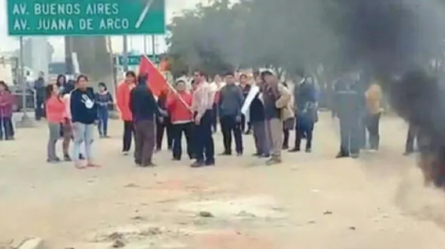 Manifestantes expresan rechazo por incremento del peaje