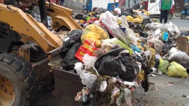 Retiran seis toneladas de basura de la Avenida Lima