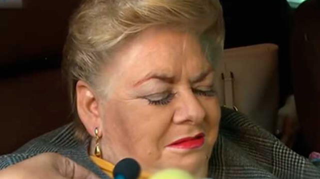 Paquita la del Barrio se queda dormida en rueda de prensa