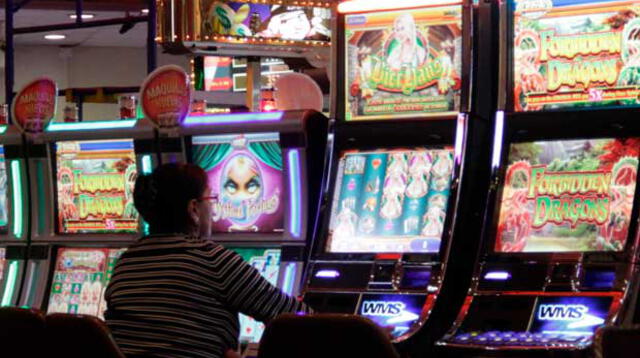 Comisión aprueba derogar Impuesto Selectivo al Consumo para tragamonedas y casinos