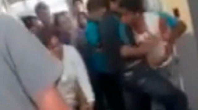 Profesor recibe brutal golpe por su alumno