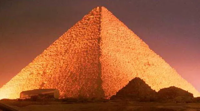 Polémica en Egipto por pareja que tuvo sexo en lo más alto de una de las pirámides