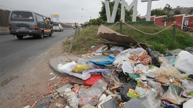 Vecinos de VMT piden ayuda por enormes cantidades de basura en las calles