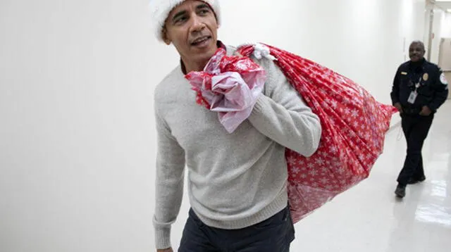 Obama entregó regalos a niños hospitalizados en Washington