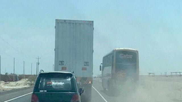 Bus fue captado realizado temeraria maniobra en Panamericana Sur