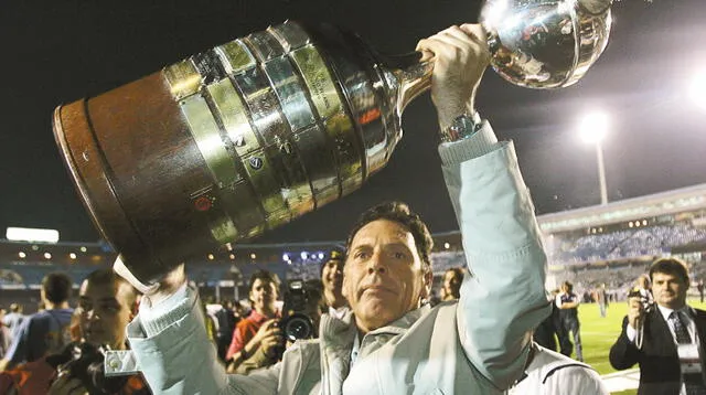 Russo cuando ganó la Copa Libertadores como técnico de Boca Juniors