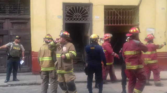 Los bomberos llegaron hasta el Centro de Lima para el rescate
