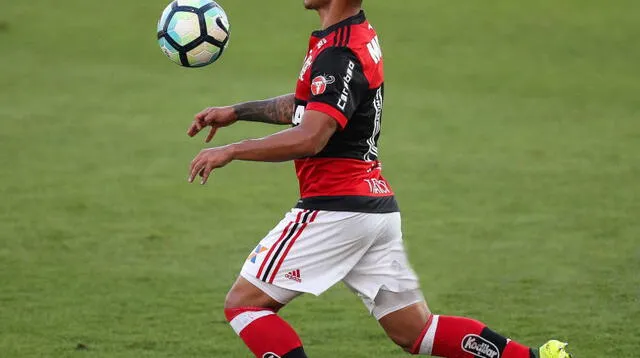 Trauco se aleja de Flamengo