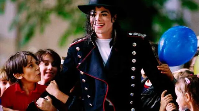 Michael Jackson simuló boda con un niño