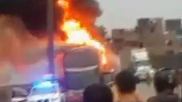 Bus interprovincial se incendia y causa gran congestión vehicular en la Vía Evitamiento