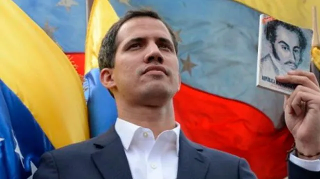 Ordenan impedimento de salida de Juan Guaidó  