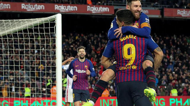 Messi celebra con Suárez su tanto