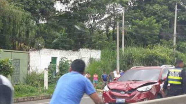 Hombre descubre a su pareja teniendo sexo con un amigo y la atropella con su auto