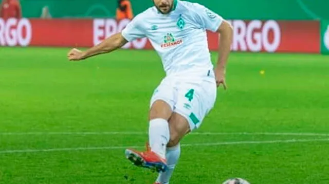 Claudio Pizarro fue el primer jugador del Werder Bremen en ejecutar la ronda de penales