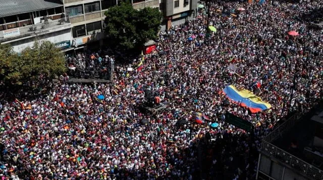 Miles de venezolanos en las calles