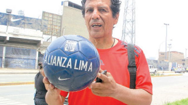 El 'Poeta de la Zurda' celebra los 118 años de Alianza Lima