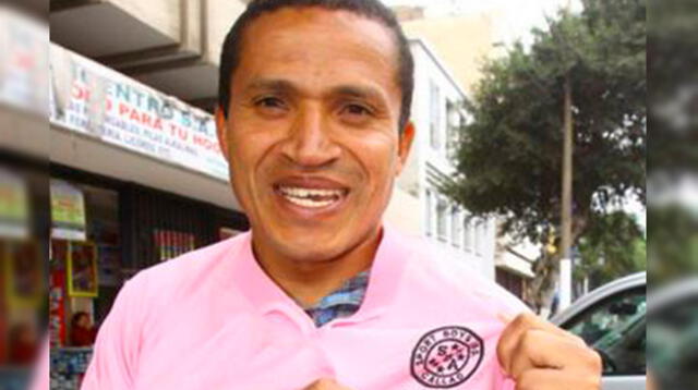 Hinchas rosados quieren que se vaya con el encuentro de Dios con la camiseta rosada