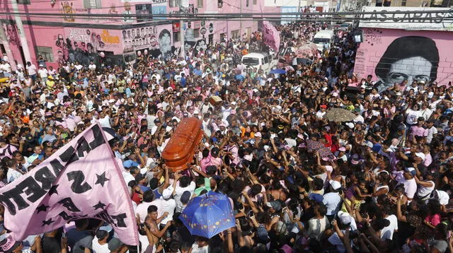 'Kukín' Flores fue despedido en olor a multitud