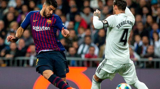 Luis Suárez anota el primer gol del encuentro por la Copa del Rey