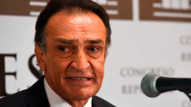 El congresista Héctor Becerril está hasta el cuello en un caso de corrupción