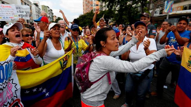 Miles de venezolanos marchan en Caracas y se enfrentan con la policía del régimen