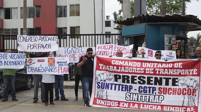 Protesta del grupo de sindicatos de transporte se encuentran en Indecopi