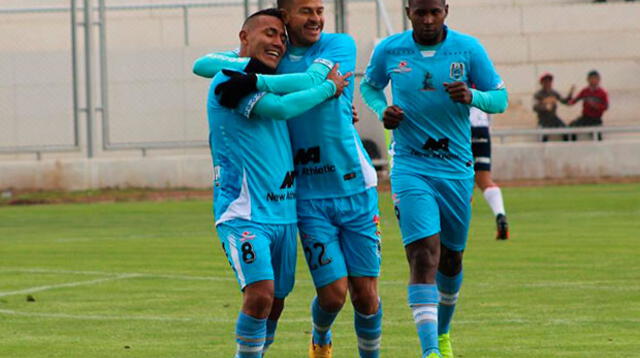 Millán felicita a Polar por el gol marcado