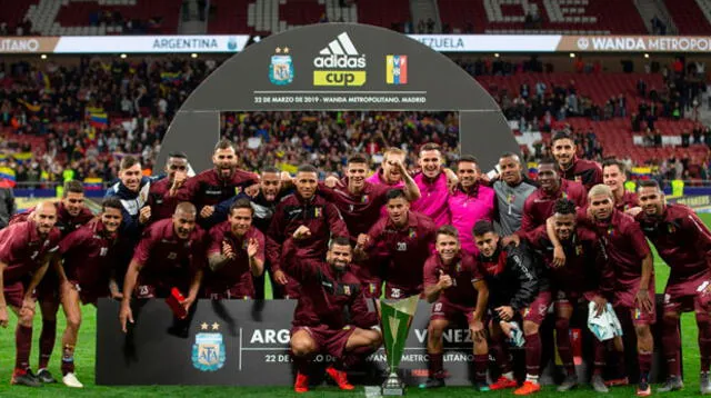 Festejo de la selección de Venezuela tras ganar a Argentina