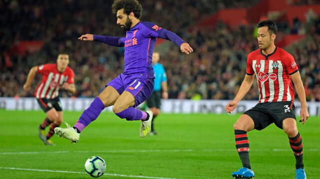 Salah fue autor de un gol en la victoria del Liverpool que volvió a punta. FOTO: EFE