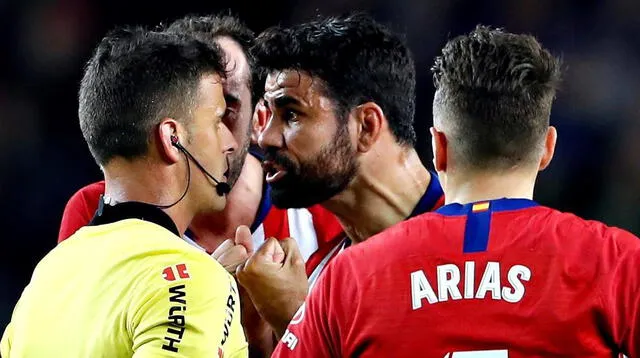 Diego Costa fue expulsado por insultar al árbitro