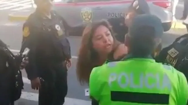 Mujer en estado de ebriedad insulta a personal de la  PNP