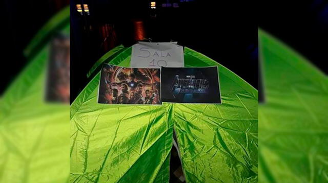 Fanáticos acampan fuera de los cines para ser los primeros en entrar