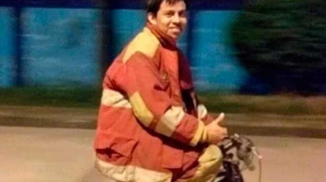 Joven no lo pensó dos veces y tomó la bicicleta que tenía en casa para ir al incendio