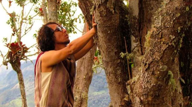 Richard Torres se casó con un árbol en Amazonas