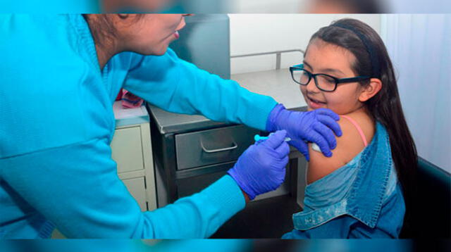 Es importante vacunar a los niños desde que son bebés para evitar complicaciones en su salud