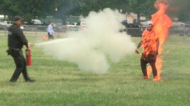 Hombre que se prendió fuego usaba traje especial, según autoridades de Estados Unidos 